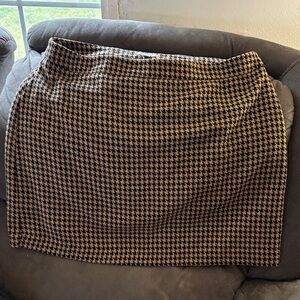 Nine West Black and Tan mini Skirt